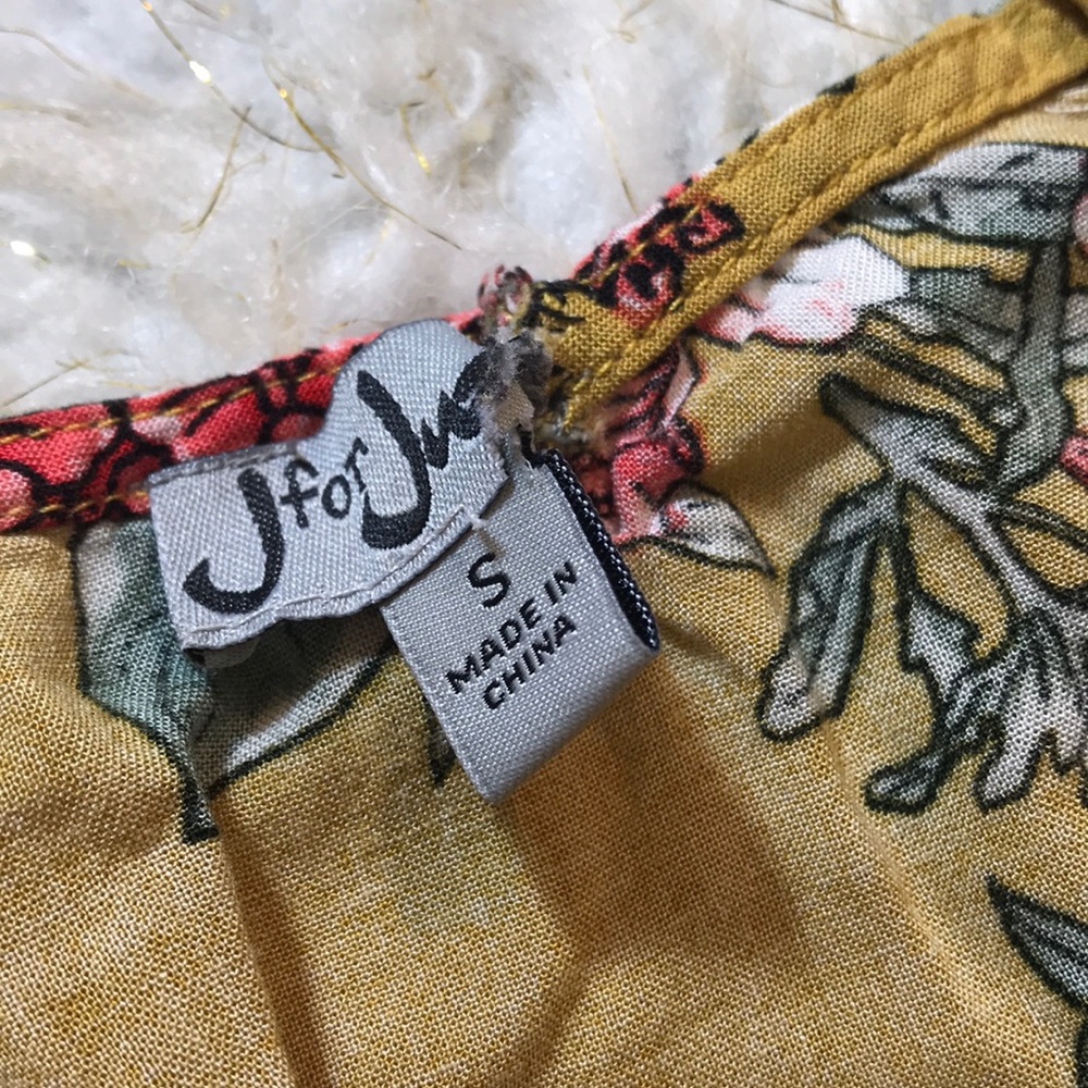 Beautiful Floral Romper 🌺 - Picture 4 of 5